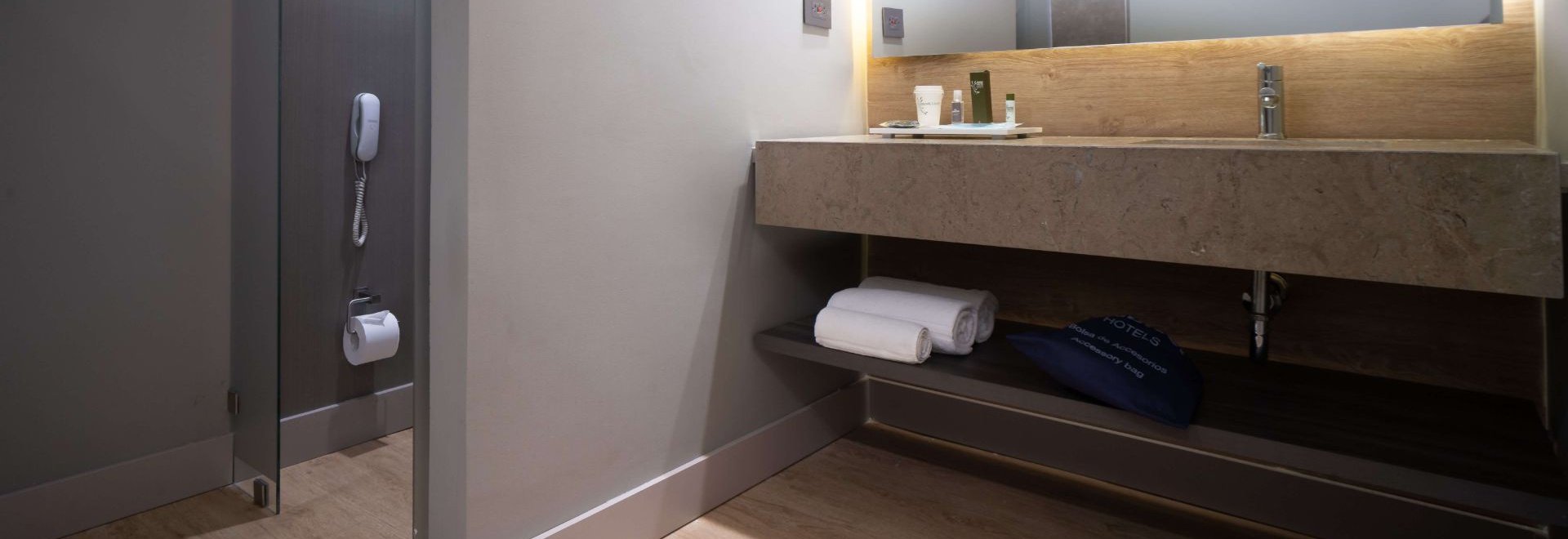 Deluxe king suite with a bathtub Habitel Prime Hotel Bogotá Deluxe king suite with a bathtub Habitel Prime Hotel Bogotá